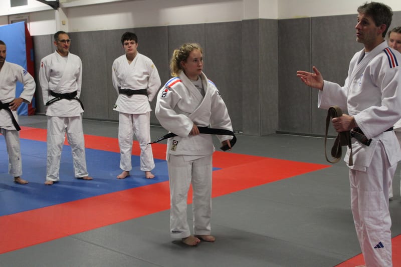 Remise ceinture noire Angèle - 02/12/25