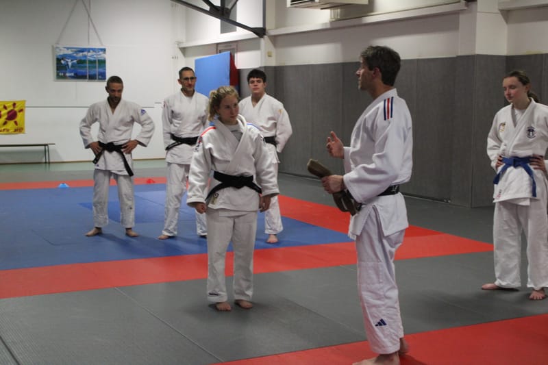 Remise ceinture noire Angèle - 02/12/25