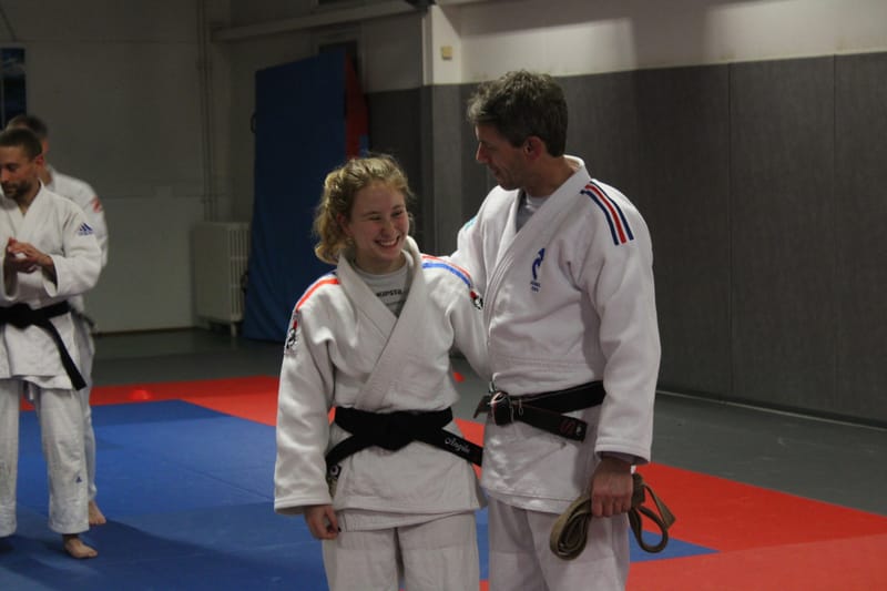 Remise ceinture noire Angèle - 02/12/25