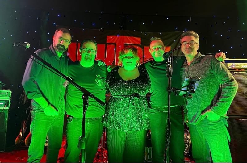 Live Music - Viktori