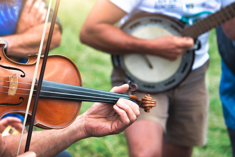 Live Music - Flying Folk
