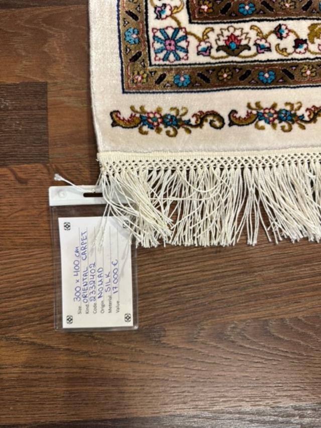 Code: 2332402  Size: 400 X 300 cm  Price Euro: 17 000