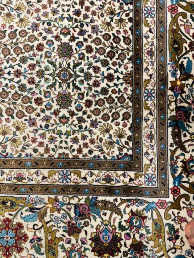 Code: 2332402  Size: 400 X 300 cm  Price Euro: 17 000