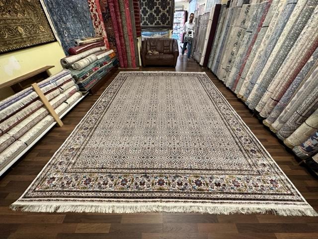 Code: 2332402  Size: 400 X 300 cm  Price Euro: 17 000