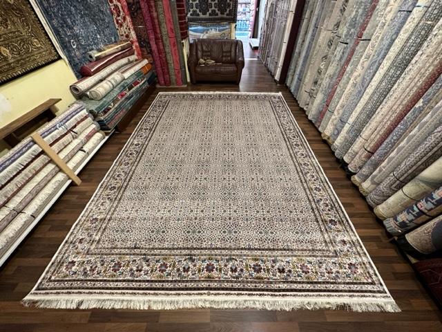 Code: 2332402  Size: 400 X 300 cm  Price Euro: 17 000