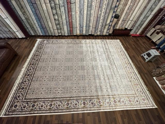 Code: 2332402  Size: 400 X 300 cm  Price Euro: 17 000