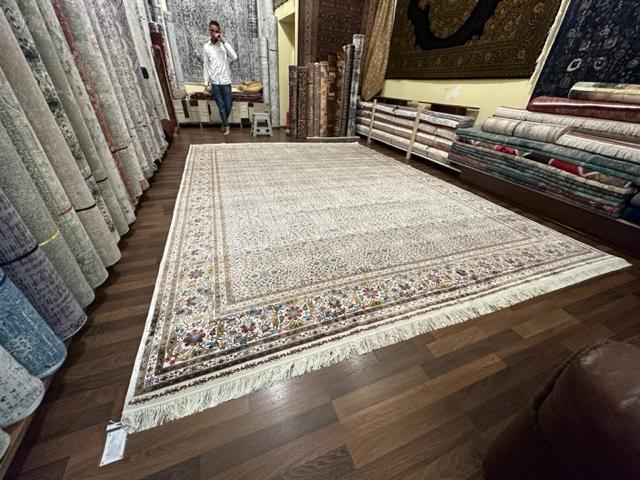 Code: 2332402  Size: 400 X 300 cm  Price Euro: 17 000