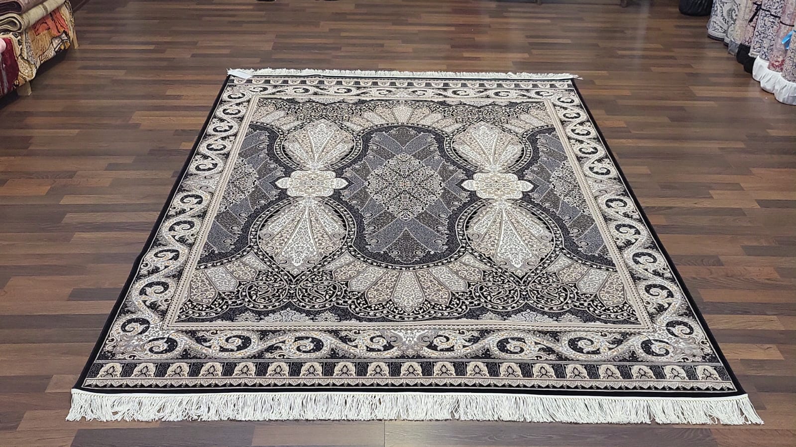 Code: C24478   Size: 230 X 160 cm  Price Euro: 3630