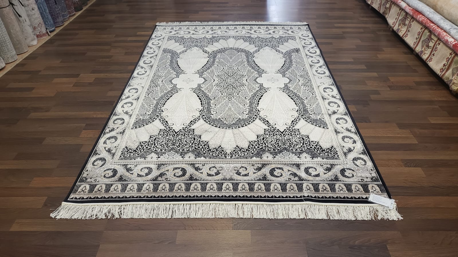 Code: C24478   Size: 230 X 160 cm  Price Euro: 3630