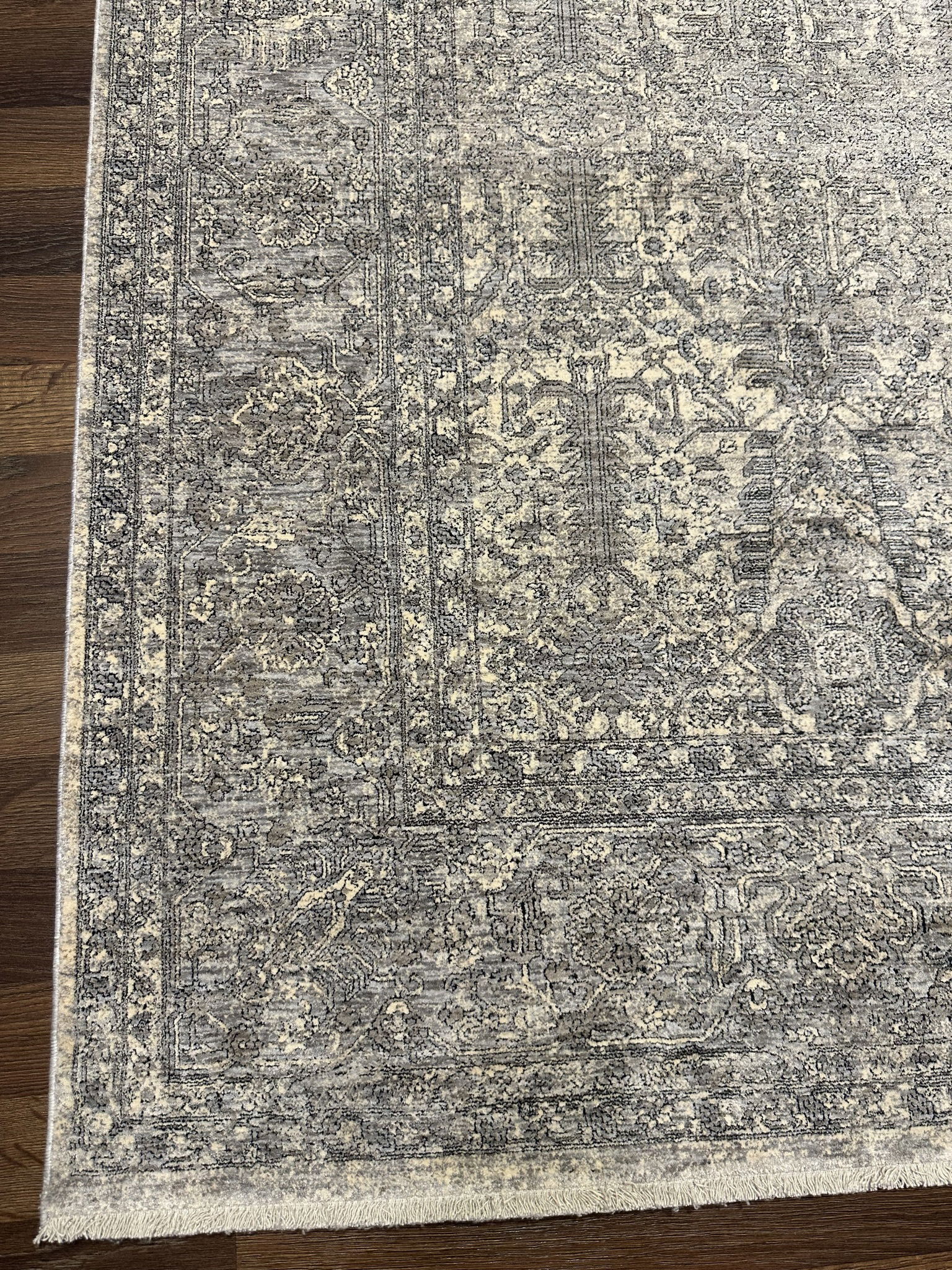 Code: 2347515  Size: 230 X 160 cm  Price Euro: 2850