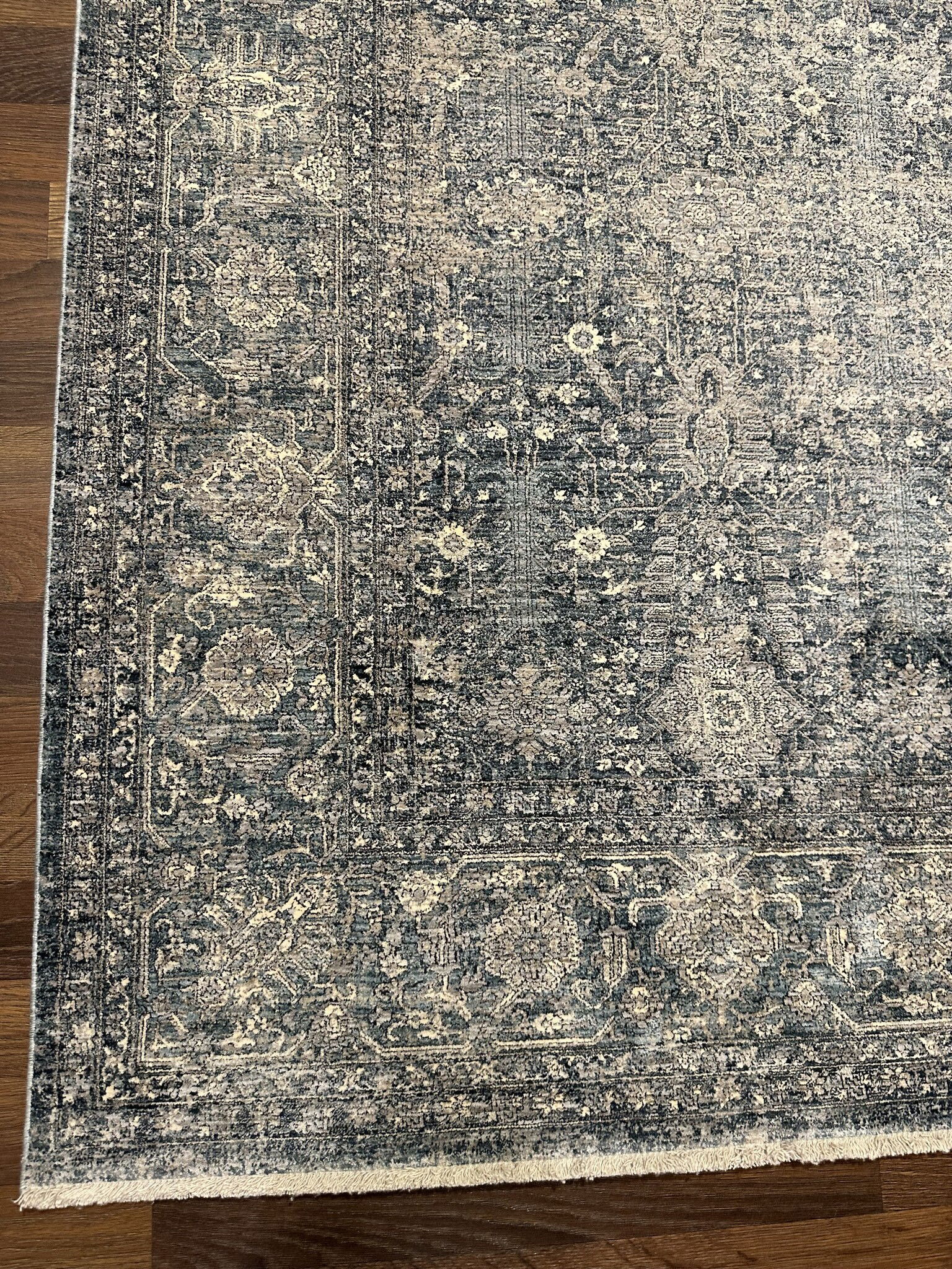 Code: 2347529  Size: 230 X 160 cm  Price Euro: 2900