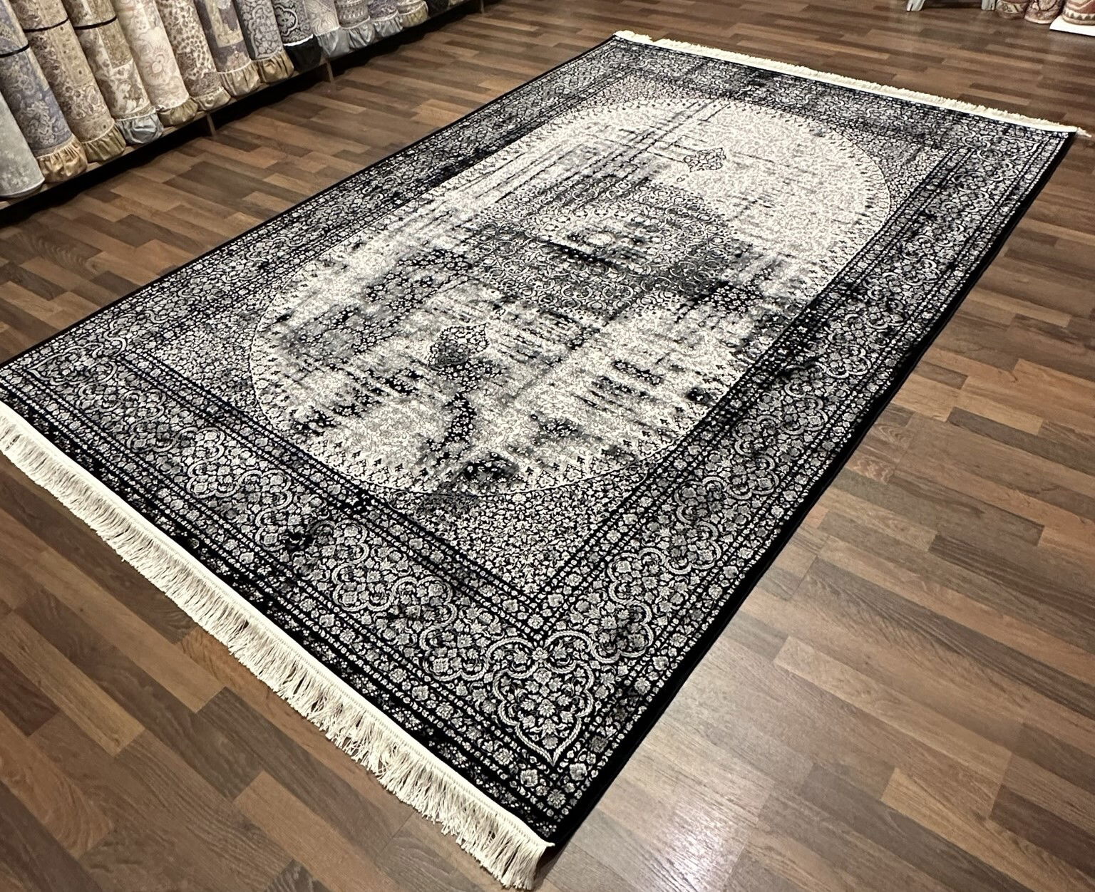 Code: C23162095   Size: 300 X 200 cm  Price Euro: 8650