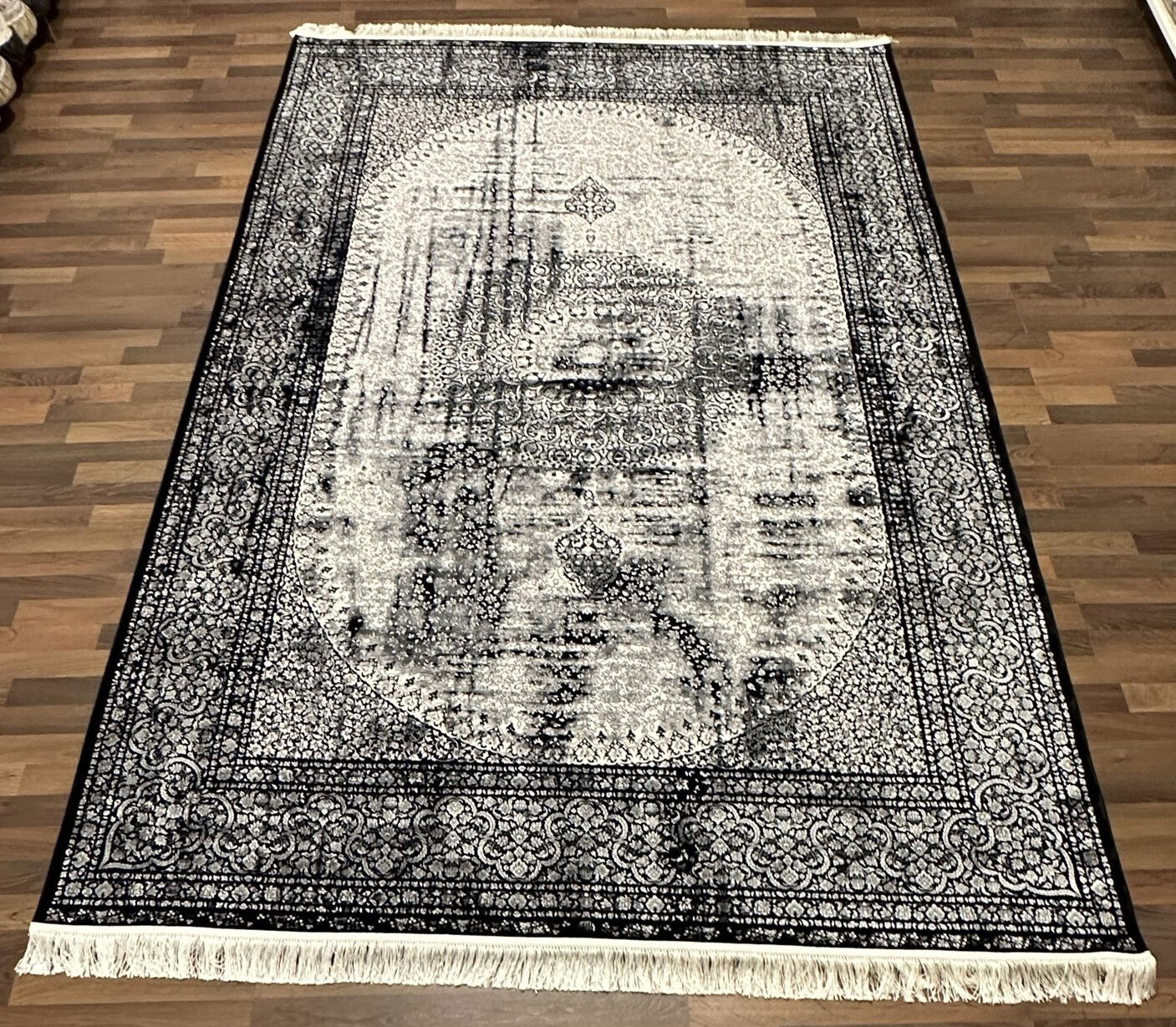 Code: C23162095   Size: 300 X 200 cm  Price Euro: 8650