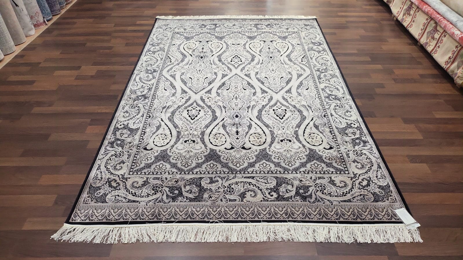 Code: 24482  Size: 230 X 160 cm  Price Euro: 4270