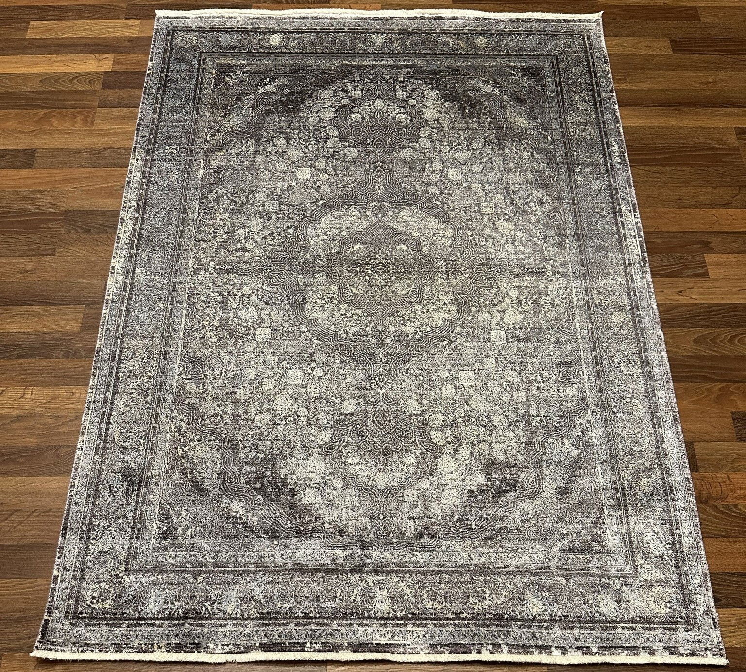 Code:232951   Size: 180x120 cm Price euro: 1850