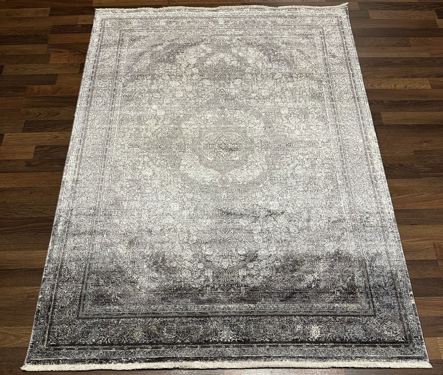 Code:232951   Size: 180x120 cm Price euro: 1850