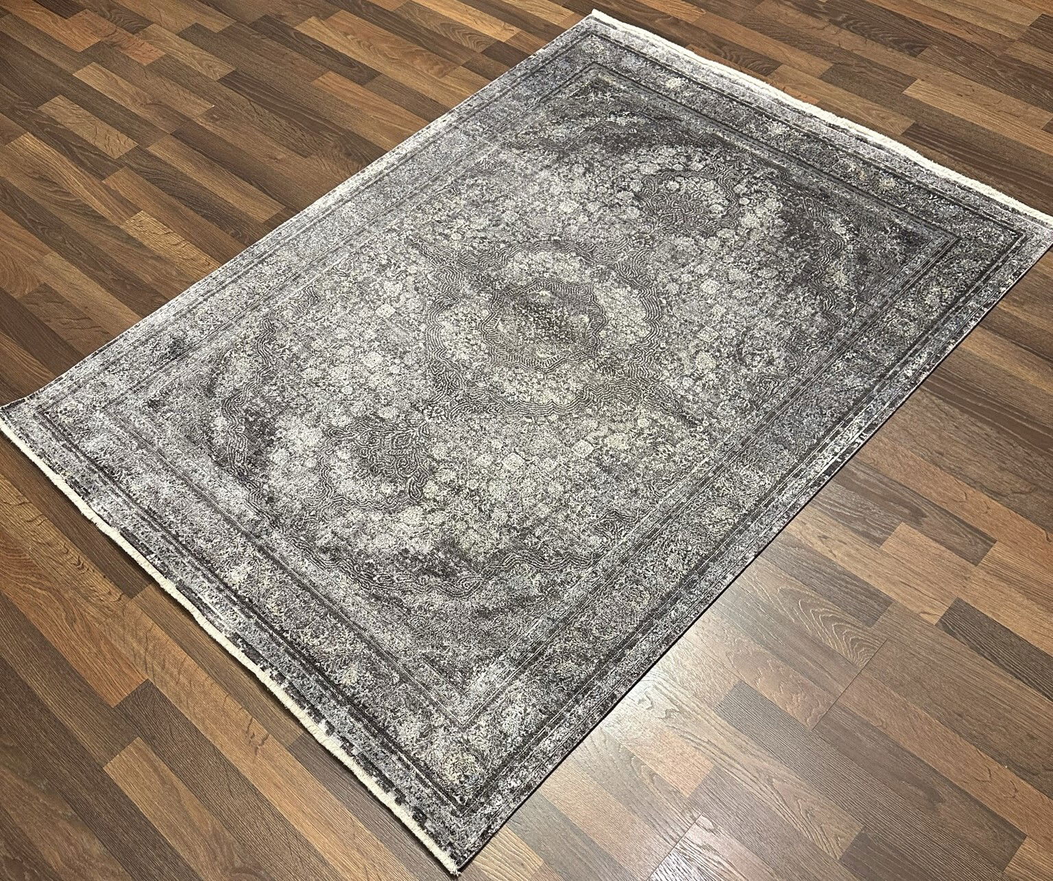 Code:232951   Size: 180x120 cm Price euro: 1850