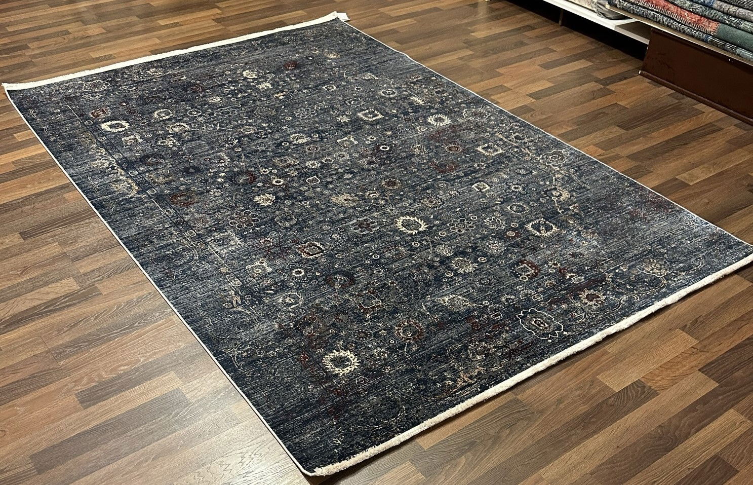 Code:234752  Size: 230 x 160 cm  Price Euro:3650