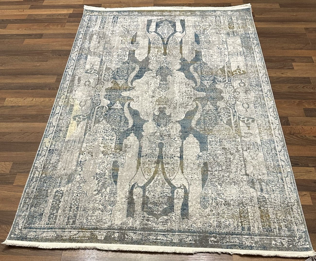 Code:232955   Size: 180 x 120 cm  Price Euro: 1850