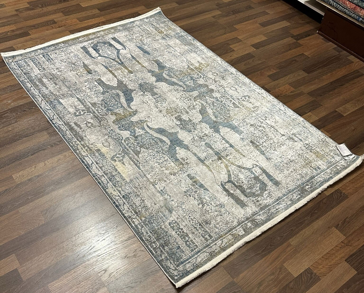 Code:232955   Size: 180 x 120 cm  Price Euro: 1850