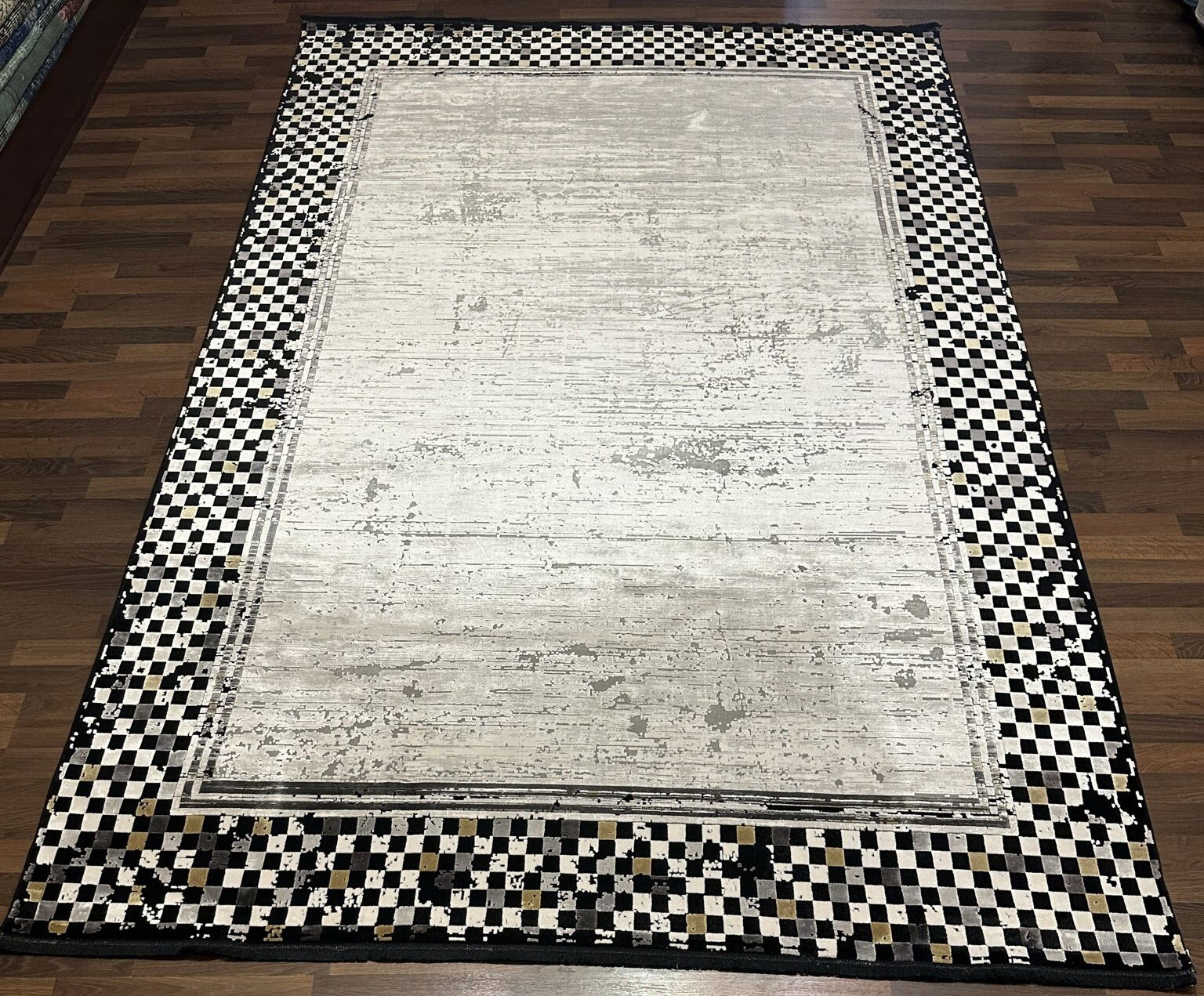 Code: L37706   Size: 290 x 200 cm  Price Euro: 4600