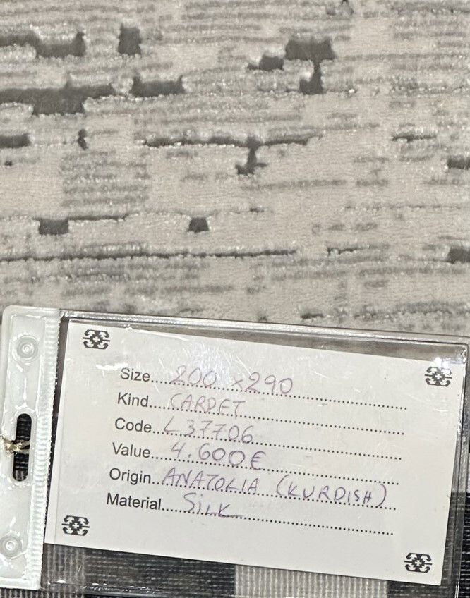 Code: L37706   Size: 290 x 200 cm  Price Euro: 4600