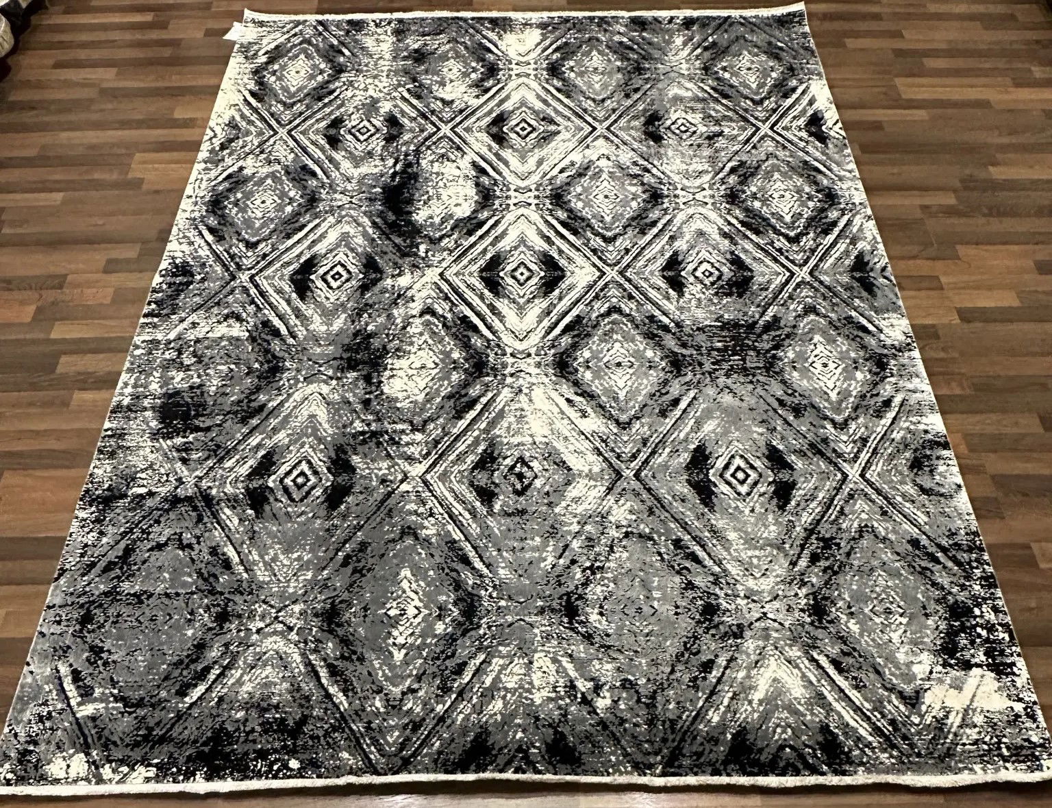 Code:L37707  Size: 290 x 200 cm  Price Euro: 4760