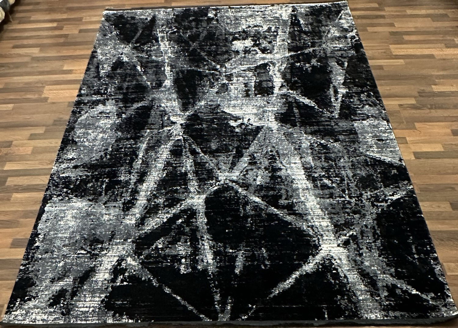 Code:L63820   Size: 290 x 200 cm  Price Euro: 8800