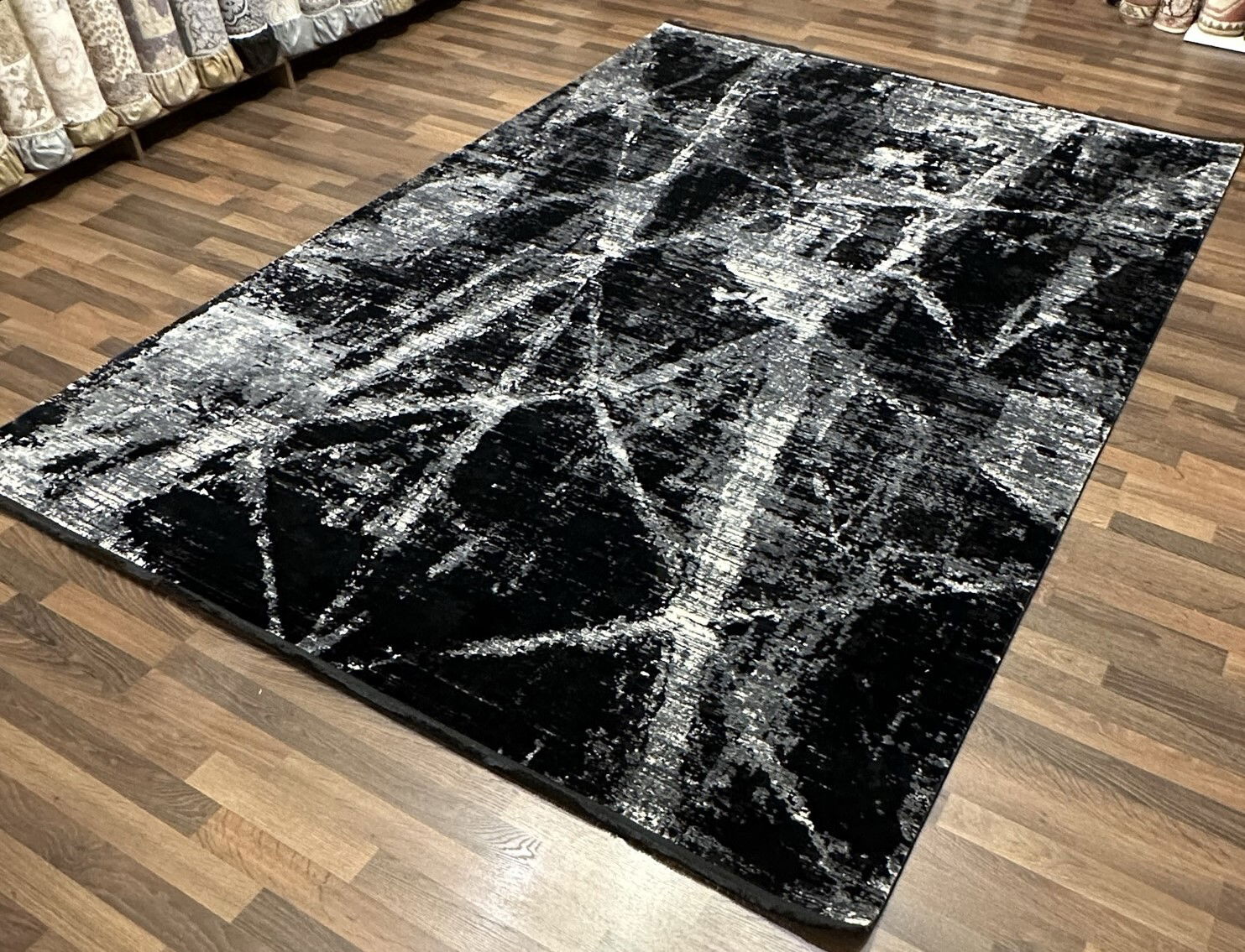 Code:L63820   Size: 290 x 200 cm  Price Euro: 8800