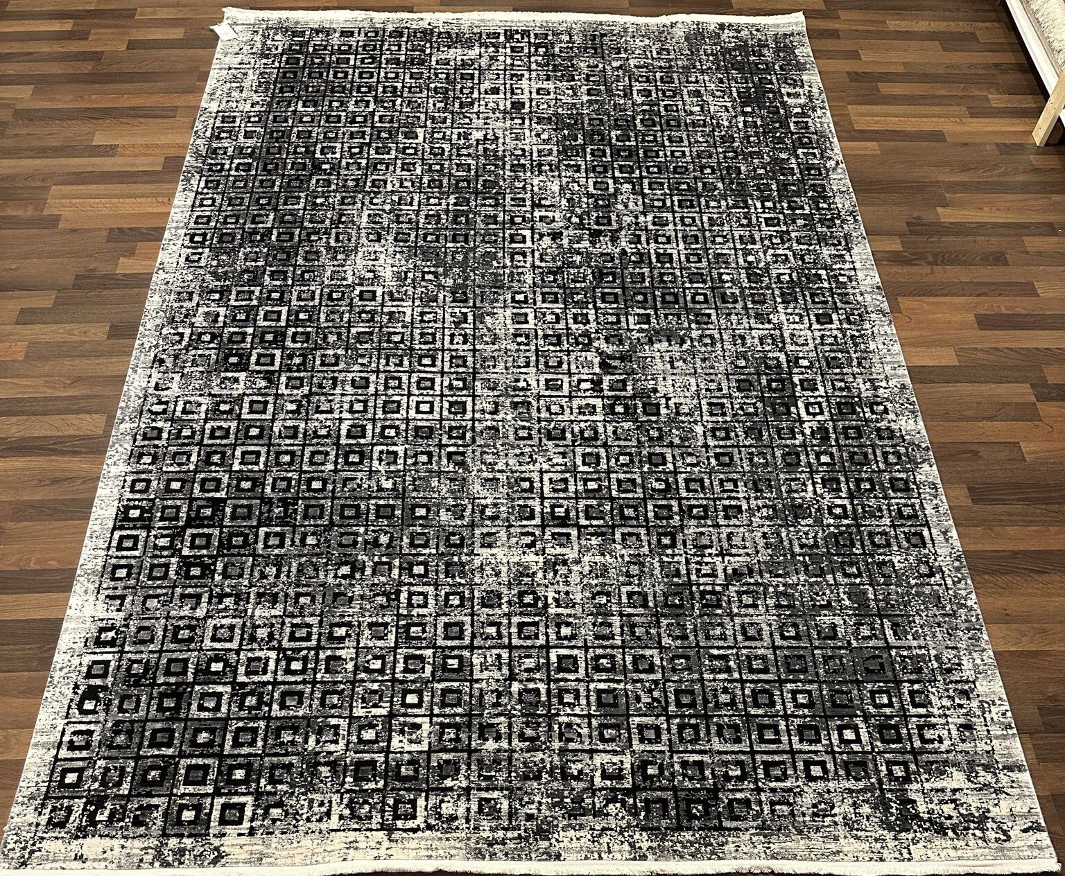 Code: L37701   Size: 290 x 200 cm  Price Euro: 6200