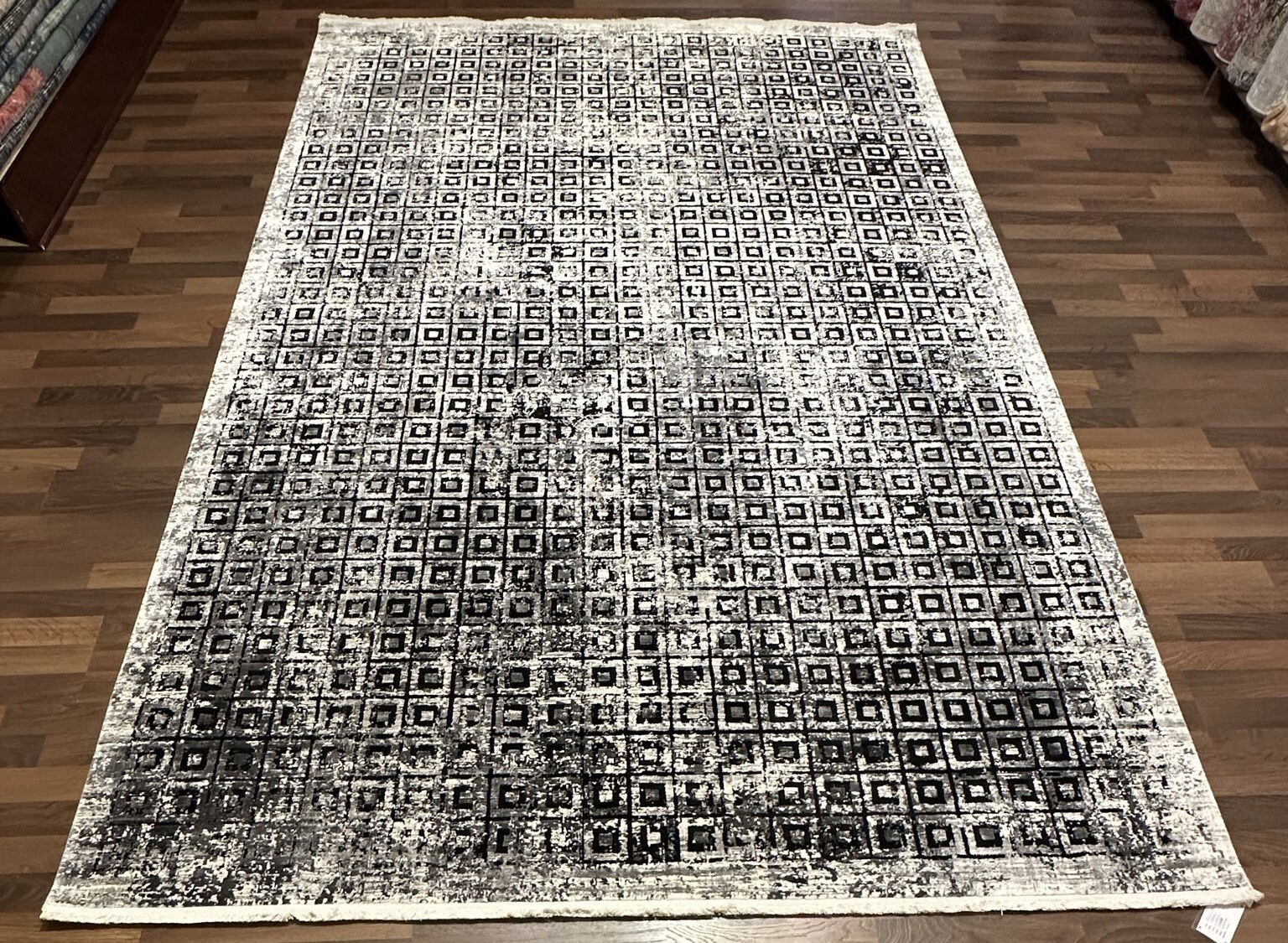 Code: L37701   Size: 290 x 200 cm  Price Euro: 6200