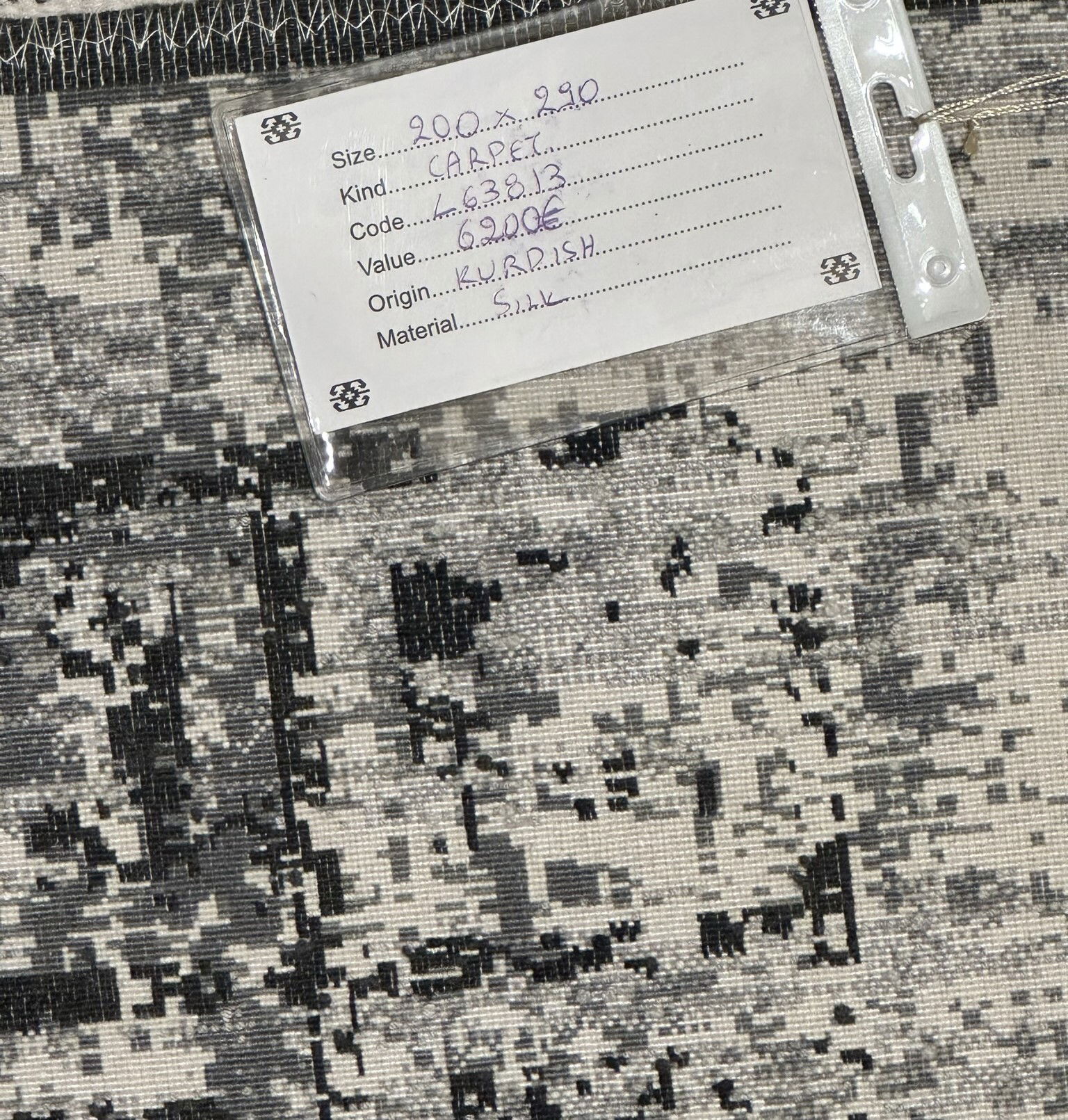 Code: L37701   Size: 290 x 200 cm  Price Euro: 6200