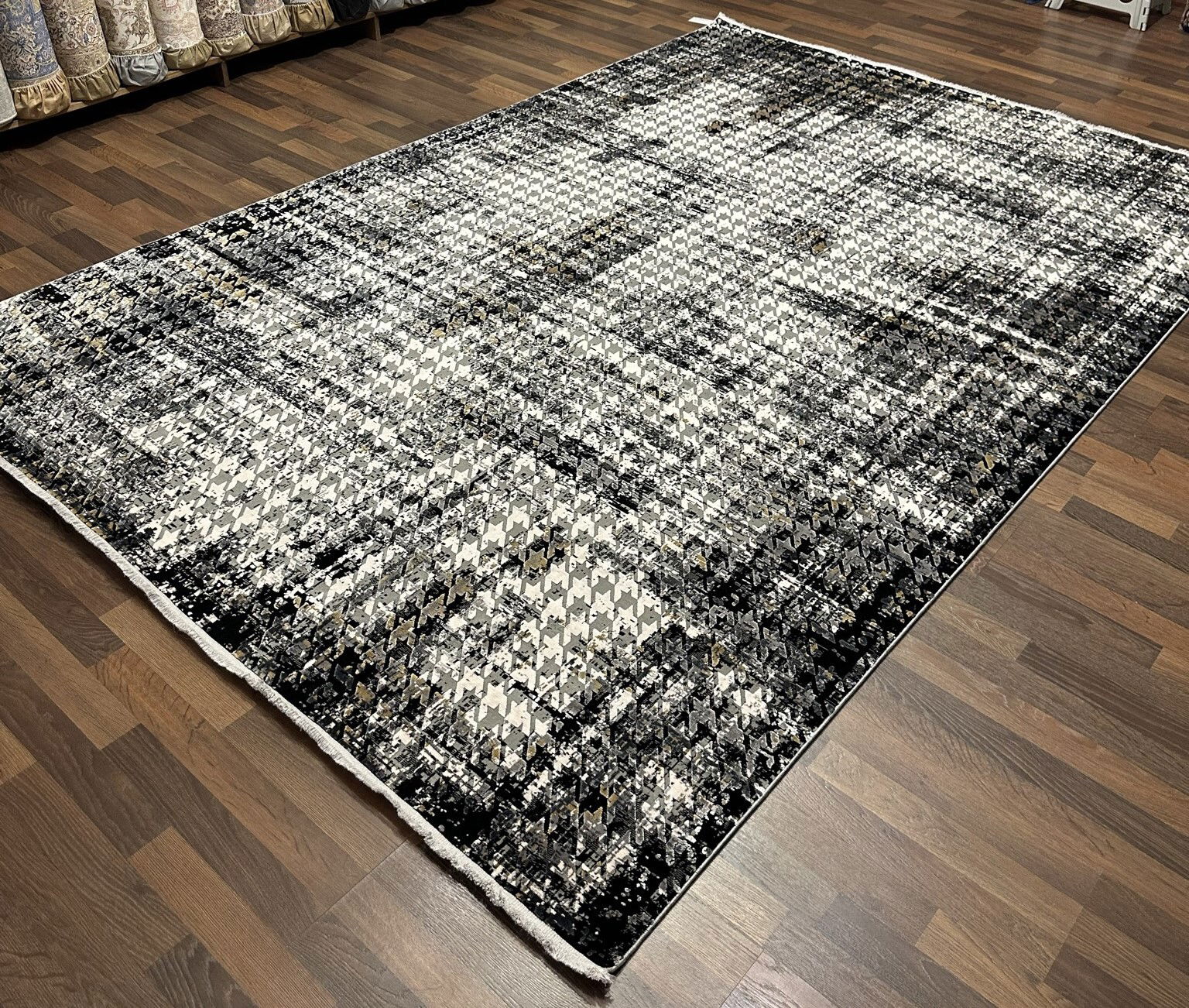 Code:L110320   Size: 290 x 200 cm  Price Euro: 6000