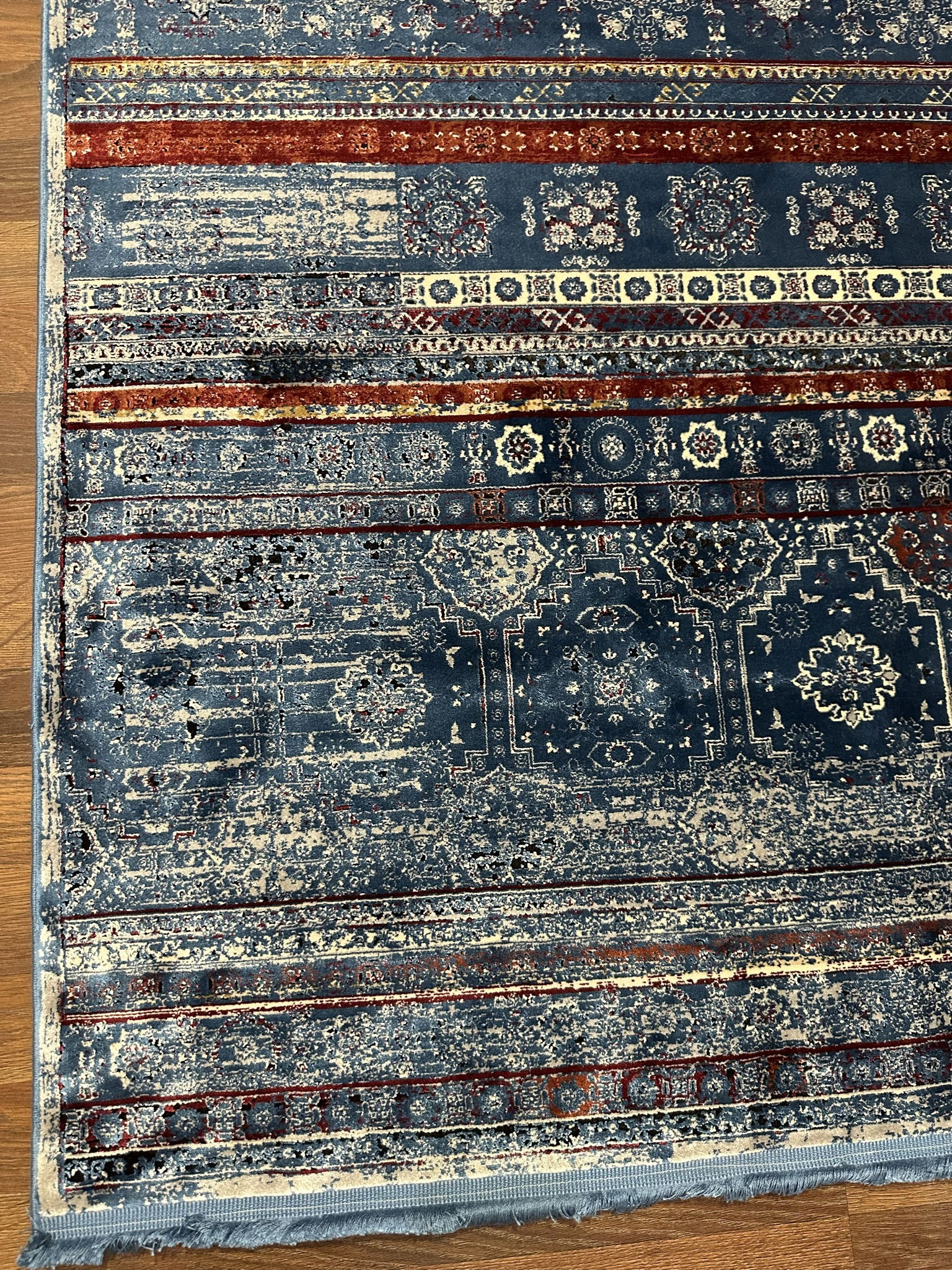 Code:234759  Size: 230 x 160 cm  Price Euro: 3650