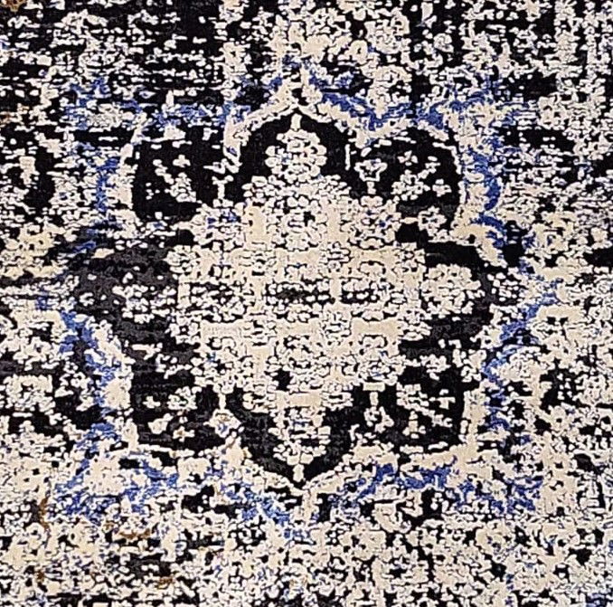 Code: 2347001  Size: 230 x 160 cm   Price Euro: 3600