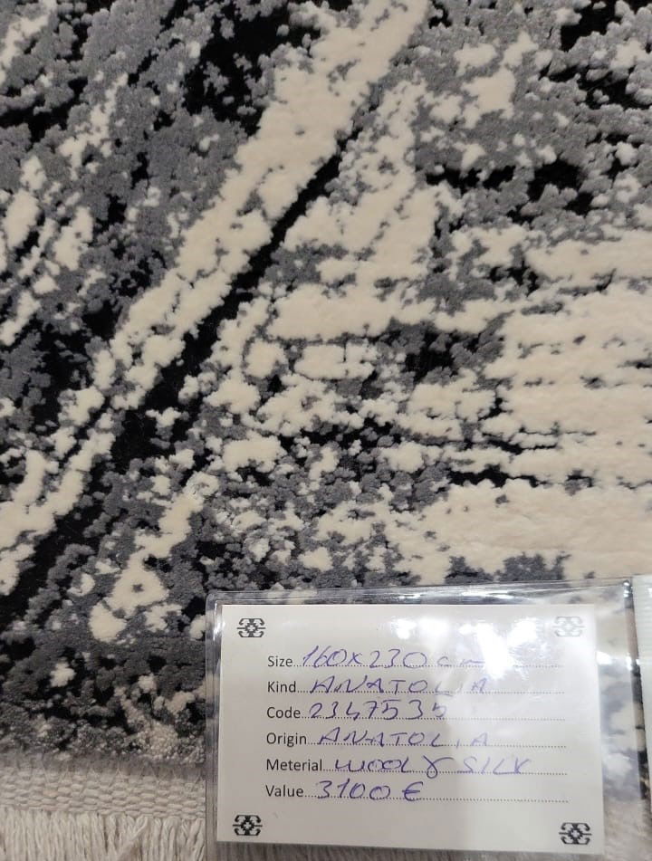 Code: 2347535   Size: 230 X 160 cm  Price Euro: 3100