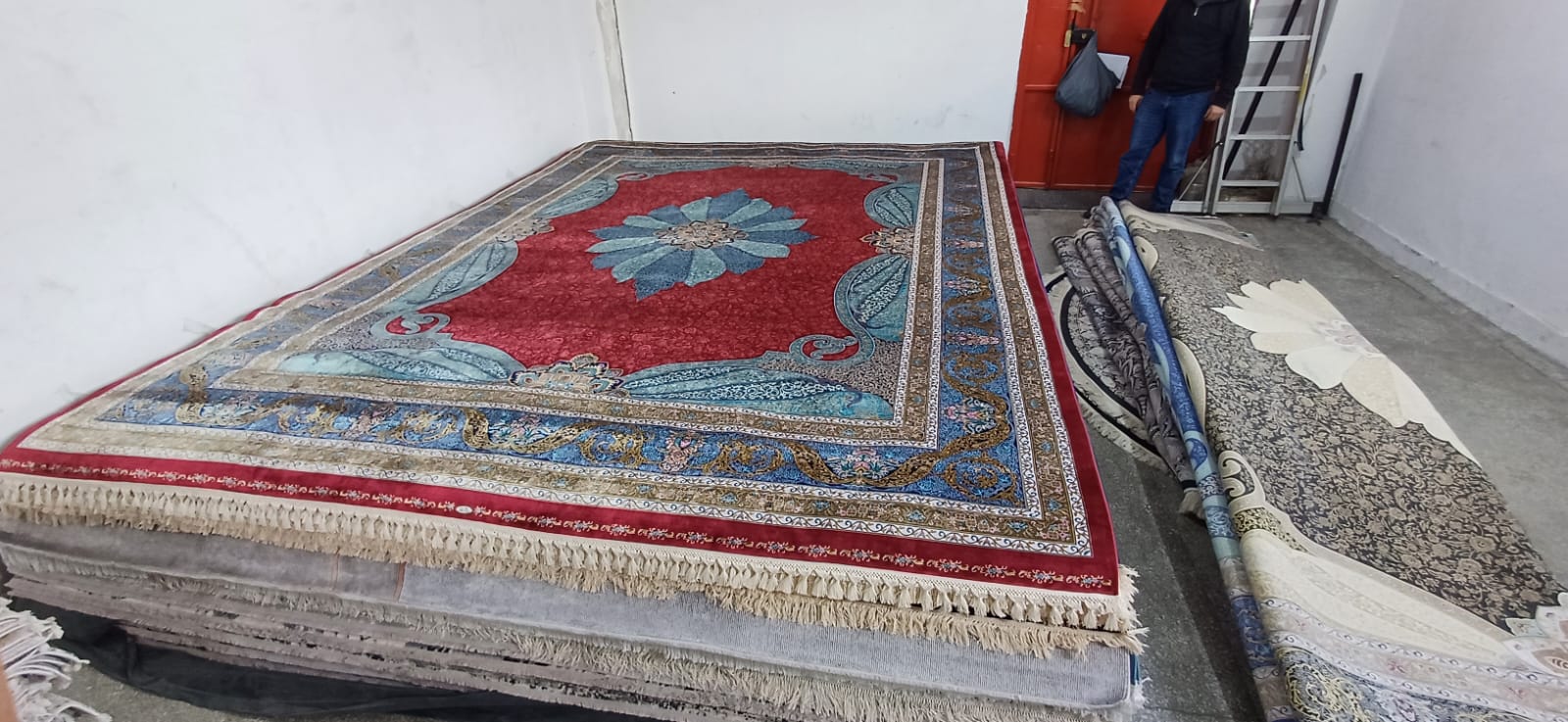 Code: C130253  Size: 4.00 X 3.00 cm Price Euro 17650