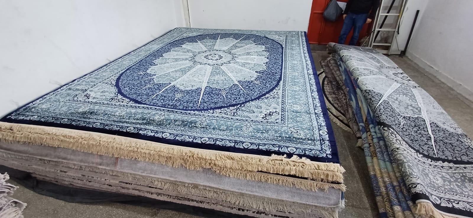 Code: C130254  Size: 4.00 X 3.00 cm Price Euro 16650