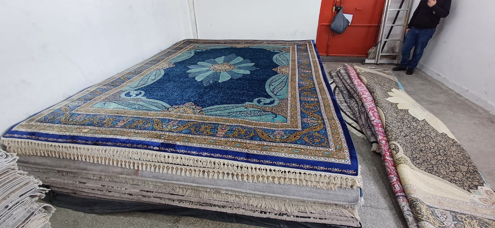 Code: 130252 Size: 4.00 X 3.00 cm Price Euro 17600