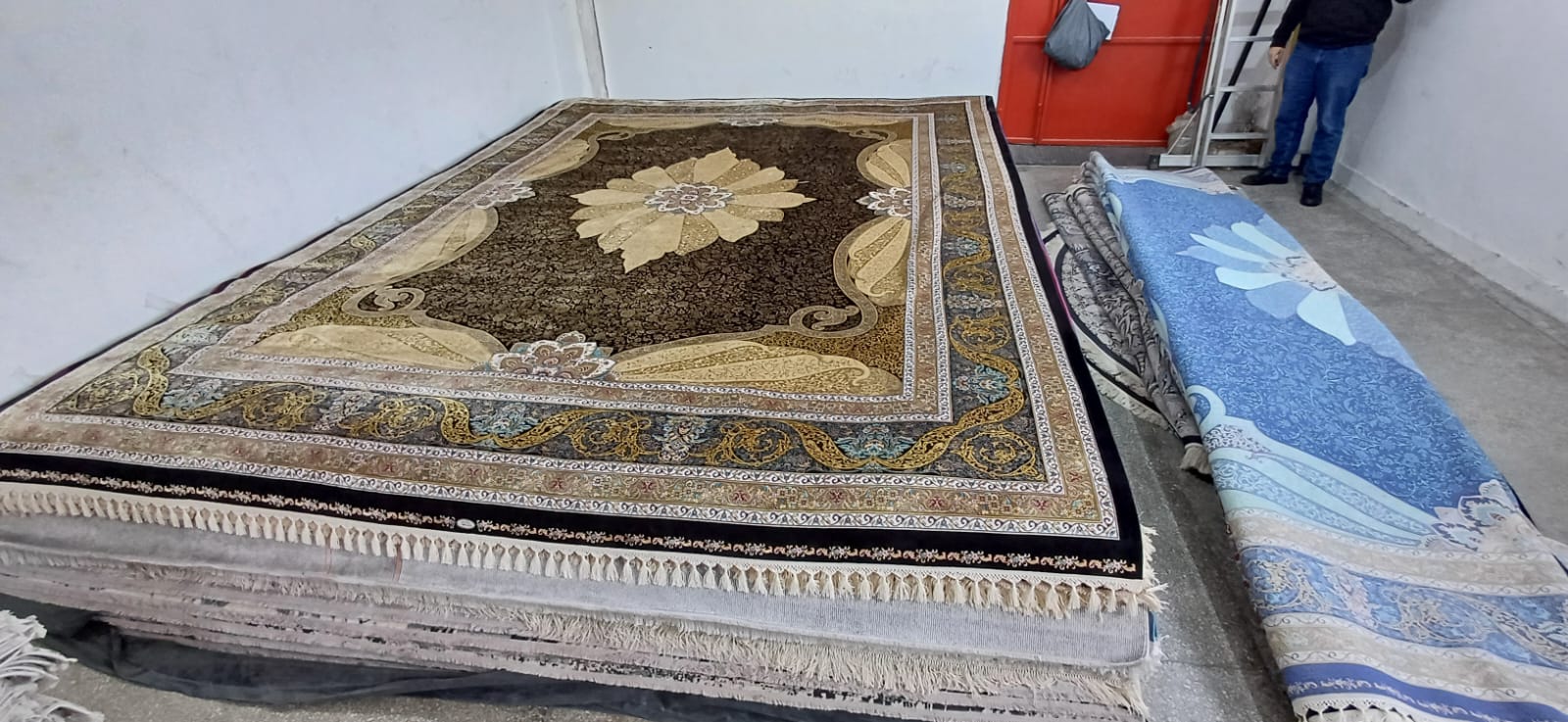 Code: V120250251 Size:4 x 3 meters Price Euro 18850