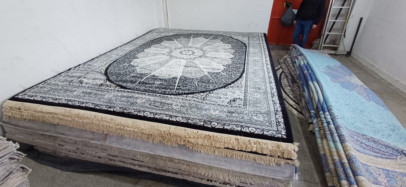 (Code: V120250252) Size:4x3 meters Price Euro: 18850