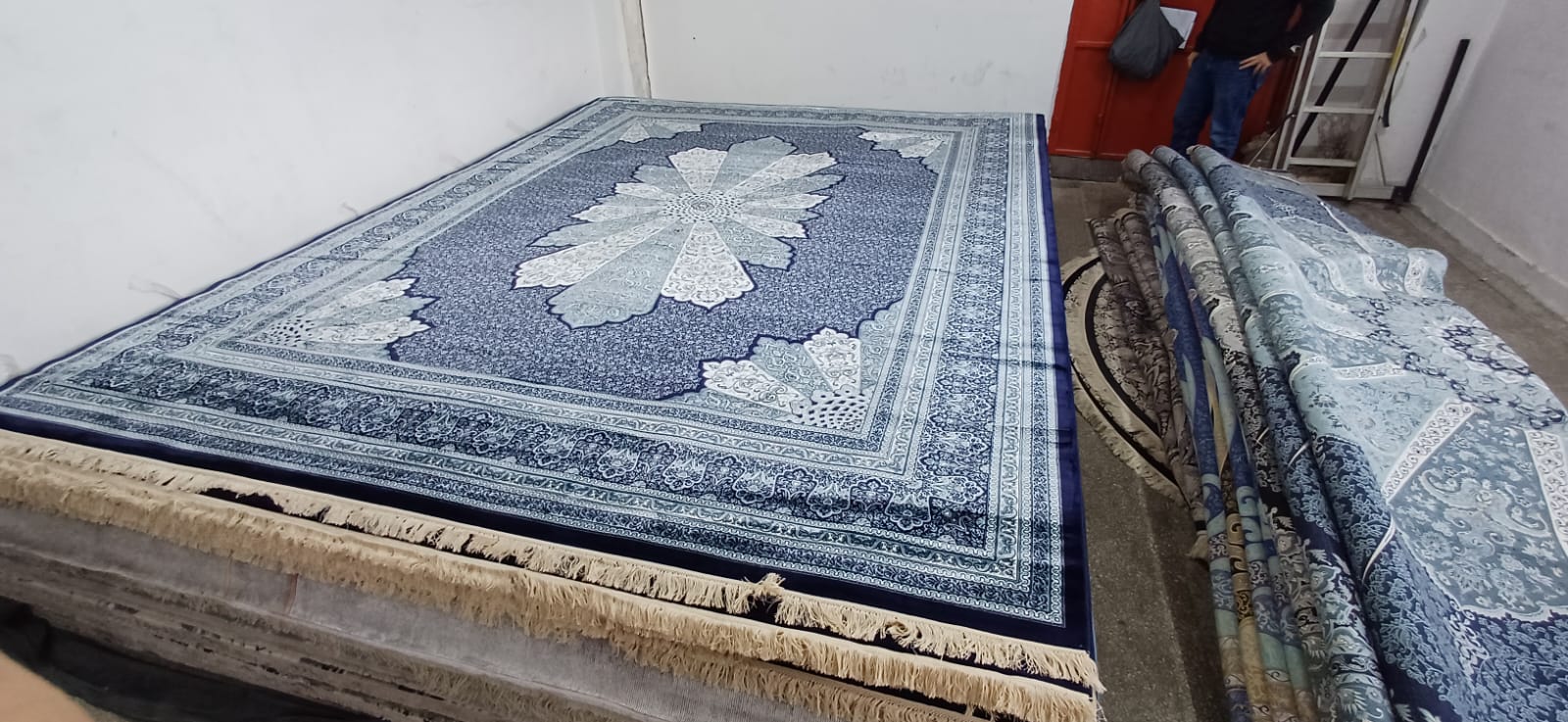 (Code: V120250253) Size: 4 x 3 meters Price Euro:18500