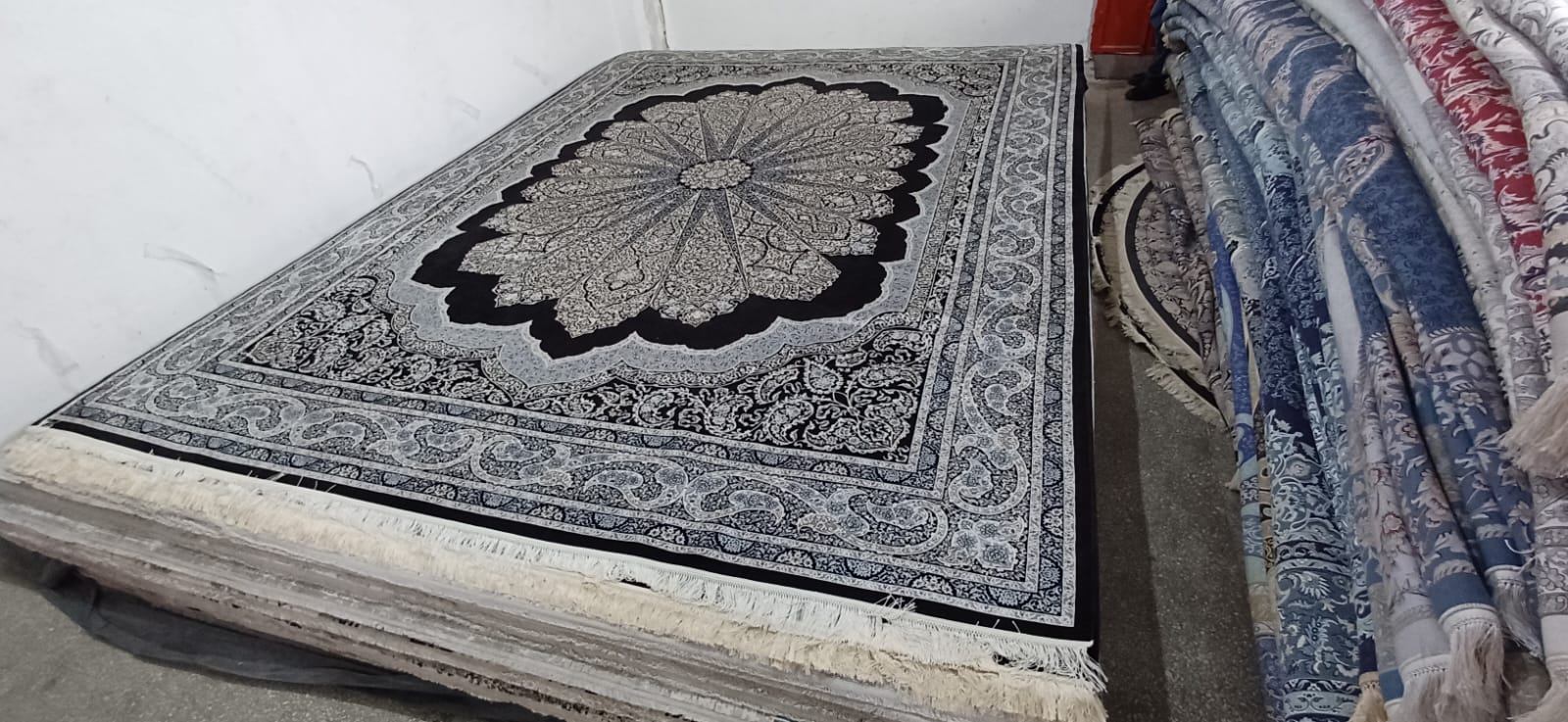  Code: V120250256  Size: 4 x 3 meters Price Euro 18850