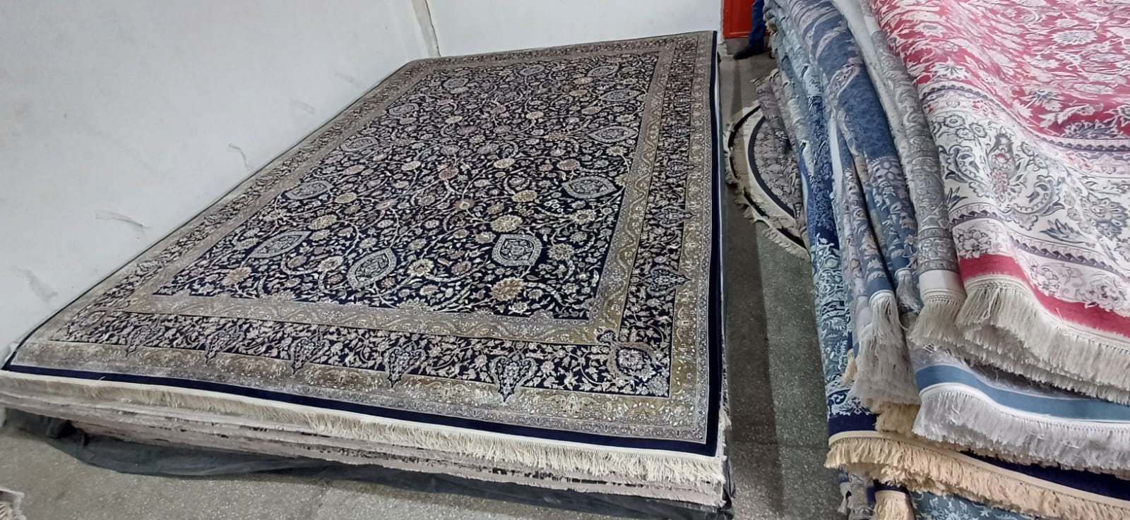 Code: V120250259 Size: 4 x 3 meters Price Euro:18850