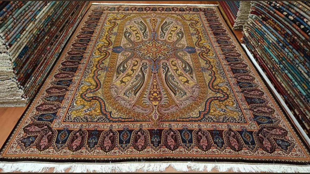 Code: V120250260 Size: 4 X 3 meters Price Euro: 18800