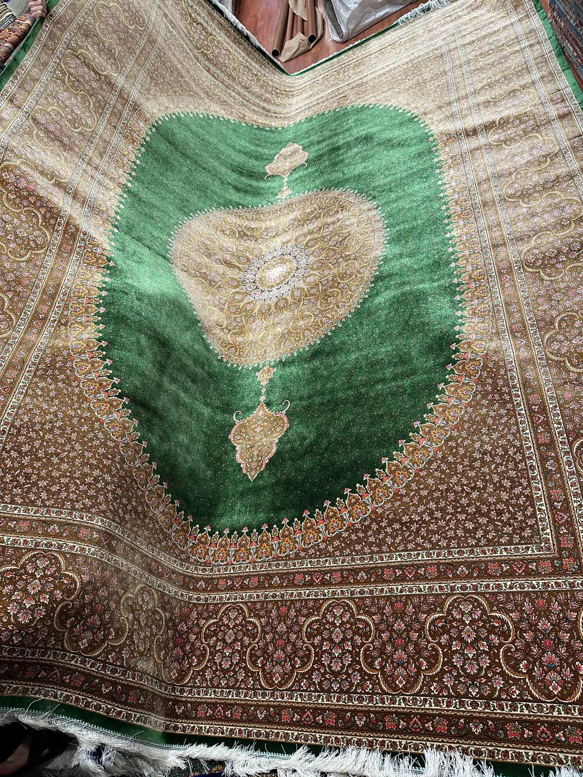 Code: V120250261 Size:4 x 3 meters Price Euro: 18800