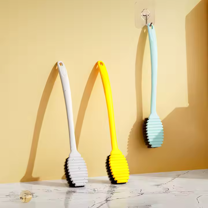 Revolution für Fewo-Reinigungskräfte: Die Honigwaben-Bürste für makellose Airbnb-Bäder in Hamburg