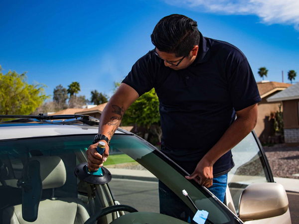  Oakland auto glass replacement