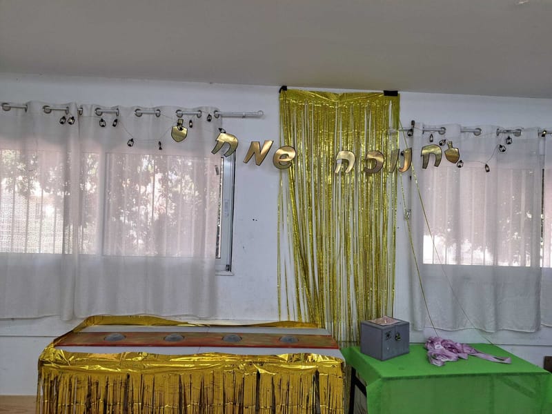 משחק לחצני אורות מדליק