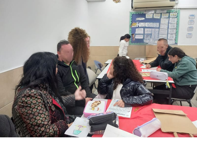 יום המשפחה - משחק משפחתי והכנת 10 משפטים לומר בכל יום לילדים